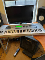 Yamaha MO6 workstation, pedal and stand