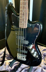 Fender SQUIER JAGUAR Bass