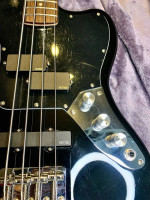 Fender SQUIER JAGUAR Bass