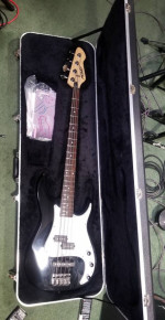 Vintage Peavey USA 93-94 Forum Bass w OHSC