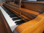 PIANO LIKE NEW ! OBO