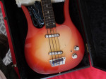 Dynelectron Longhorn (Danelectro copy) Fretless Bs w/ cs