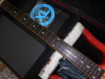 Dynelectron Longhorn (Danelectro copy) Fretless Bs w/ cs