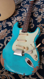 fender aged relic'd stratocaster