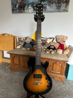 Combo Les Paul Epi Special Electric Guitar & Marshall Amp.