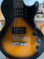 Combo Les Paul Epi Special Electric Guitar & Marshall Amp.