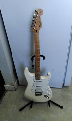 Fender Stratocaster HSS MIM White In Excellent Condition