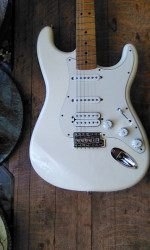 Fender Stratocaster HSS MIM White In Excellent Condition