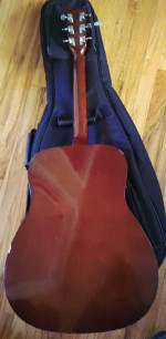 Yamaha F-315 6 string acoustic guitar with Roadrunner padded gig bag