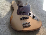 Fender MIM Flea Jazz Bass Road Worn.