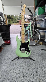Fender player strat (tom delonge mod)