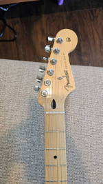 Fender player strat (tom delonge mod)
