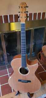 2017 Maestro Singa M medium jumbo guitar
