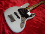 2015 Squier Vintage Modified 70's Jazz Bass Guitar V White.