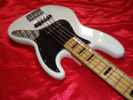 2015 Squier Vintage Modified 70's Jazz Bass Guitar V White.