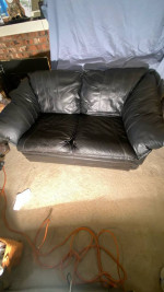 BLACK LEATHER LOVE SEAT SOFA