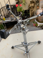 Snare drum stand