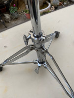 Snare drum stand