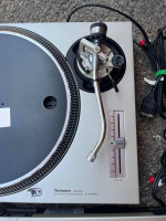 pair of TECHNICS sl-1200mk2 turntables 1200mk2 1200 mk2 dual voltage