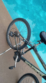 Schwinn traverse men's 24 inch 21 speed mountain bike used