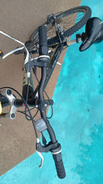 Schwinn traverse men's 24 inch 21 speed mountain bike used