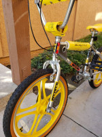 MONGOOSE BMX TIRE 20 LIKE NEW