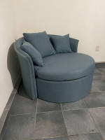 SOFA COUCH ROUND WITH POLLOWS. LIKE NEW. MUST SEE IT