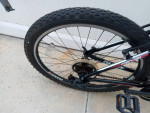 Mountain bike. Giant brand. 21 speeds. Xlnt.