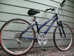 TREK Navigator 400 Woman's Hybrid / Comfort Bike Like New Condition