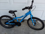 TREK PreCaliber 20in Blue, Age 6-11