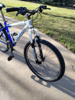 Mountain bike Kona with front suspension.