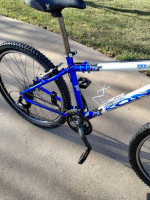 Mountain bike Kona with front suspension.