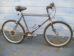 SCHWINN HIGH SIERRA (SHIFTS AND RIDES NICE)