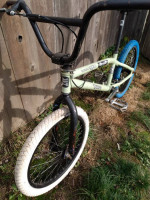 HARO Backtrail X2 bicycle w/14mm axles + NEW set of decals