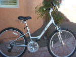Raleigh low step through comfort bike - Exceptionally nice condition