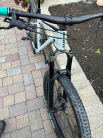 Large Giant Fathom - Great Great Conditon - Ready to Ride!