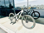 Yeti SB115 Large Nobl TR36 Carbon I9 wheels