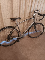 Specialized sectuer road bike with extras
