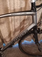 Specialized sectuer road bike with extras