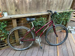 Schwinn Crossroads hybrid bike