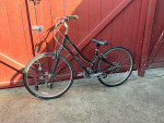 Giant Cypress Medium/17" Comfort Hybrid bike 200