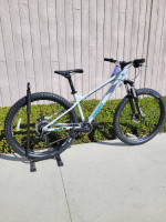NEW Medium Diamondback Hook 27.5 Gray Hardtail mtb mountain mtn bike