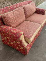 Hickory hills red floral sofa (vintage)