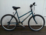 ladies Diamond Back hybrid commuter