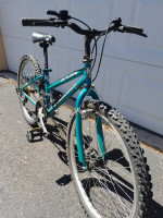 Mountain bike girls by diamondback