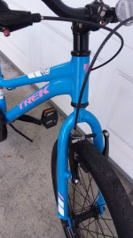 TREK PreCaliber Girls 20in Blue, Age 6-11