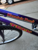 Trek MT220 Kids Mountain Bike 18 speed