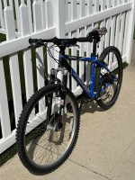 Specialized HardRock Mountain/Hybrid Bike (15’-S Frame)