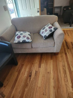 Sofa/ loveseat
