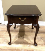 ETHAN ALLEN END TABLE - EXCELLENT CONDITION